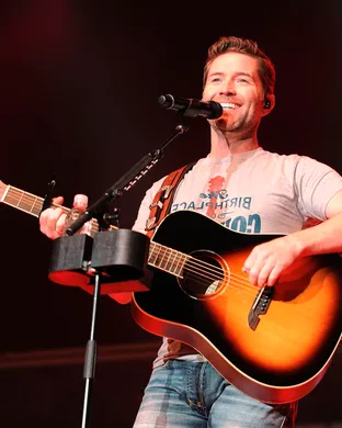 Josh Turner St Louis